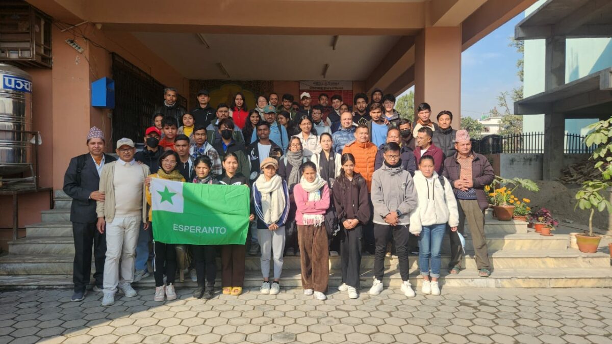 A group of Esperanto learners at Koteshwor Multiple Campus in Kathmandu. Photo by Nepal Esperanto Association. Used with permission.